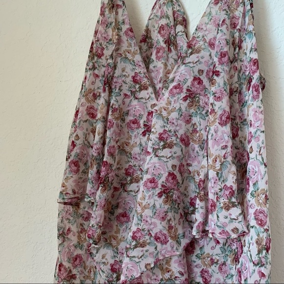 Floral top and Ariat sandals - Picture 6 of 8